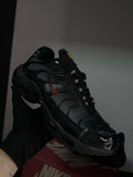 TÊNIS NK TN PLUS — REFLETIVO ALL BLACK/RED